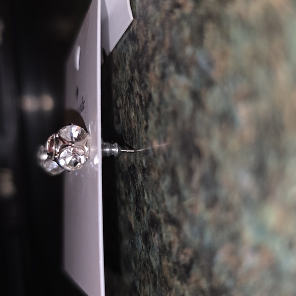 NWT- New Kate spade Lady marmalade Silver Color studs - Picture 7 of 7